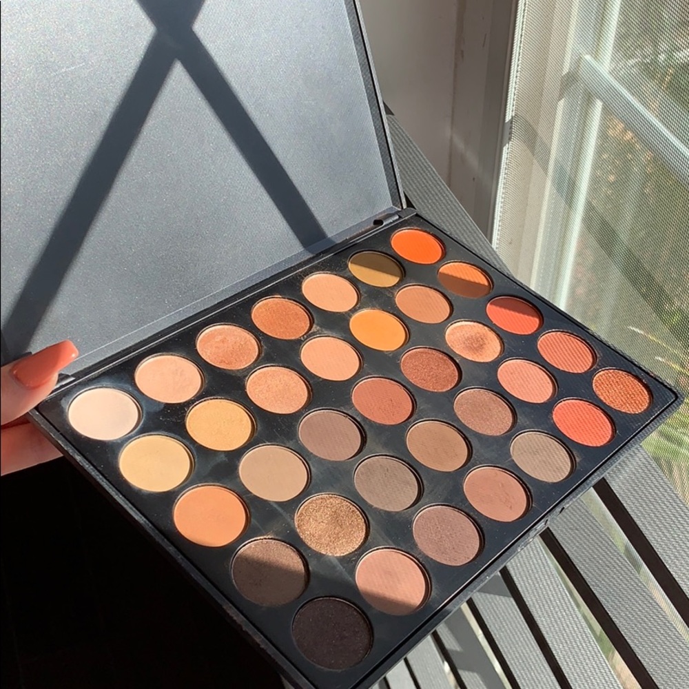 Eyeshadow palette